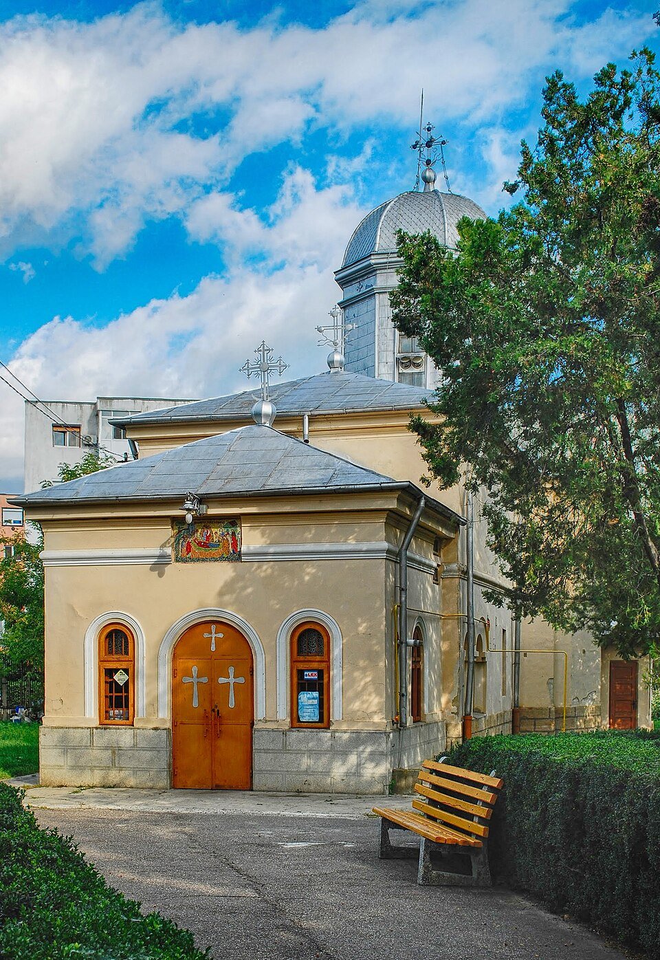 Biserica „Adormirea Maicii Domnului” - Broșteni