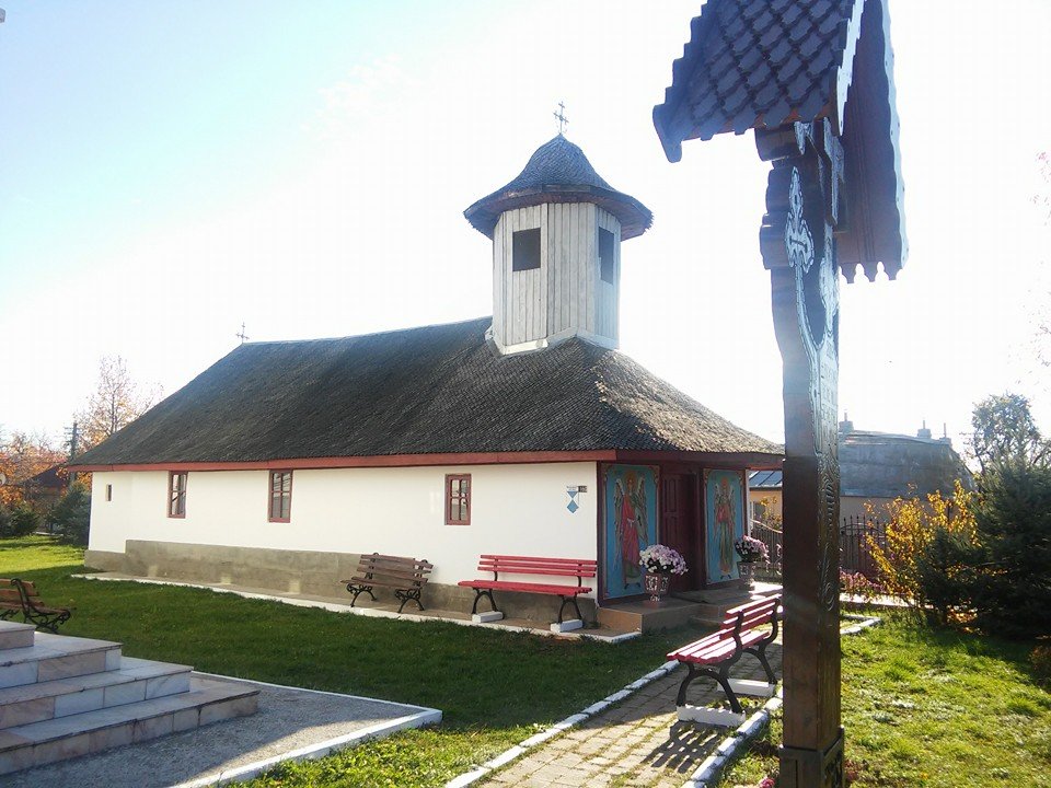 Biserica de lemn „Sf. Voievozi”