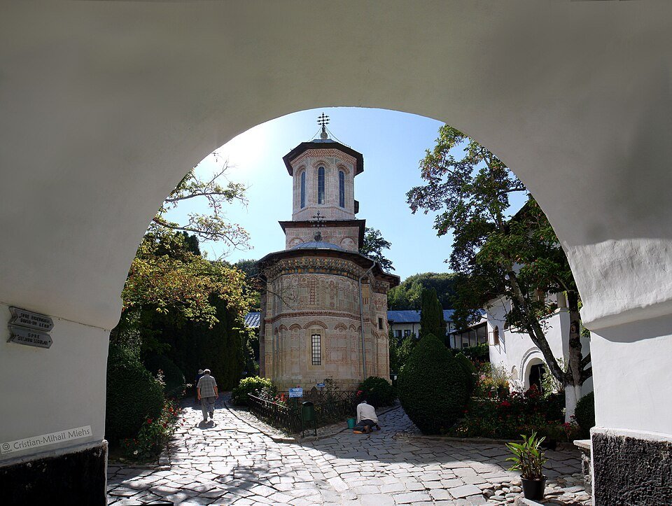 Biserica de piatră din Mănăstirea Dintr-un lemn