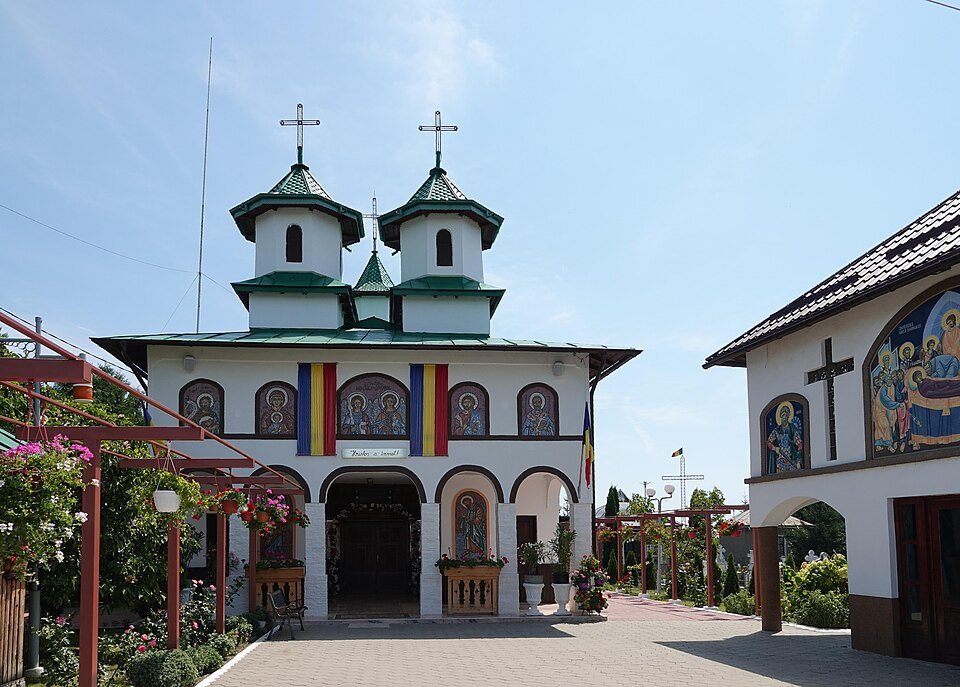 Biserica „Sf. Apostoli” din Dărmănești