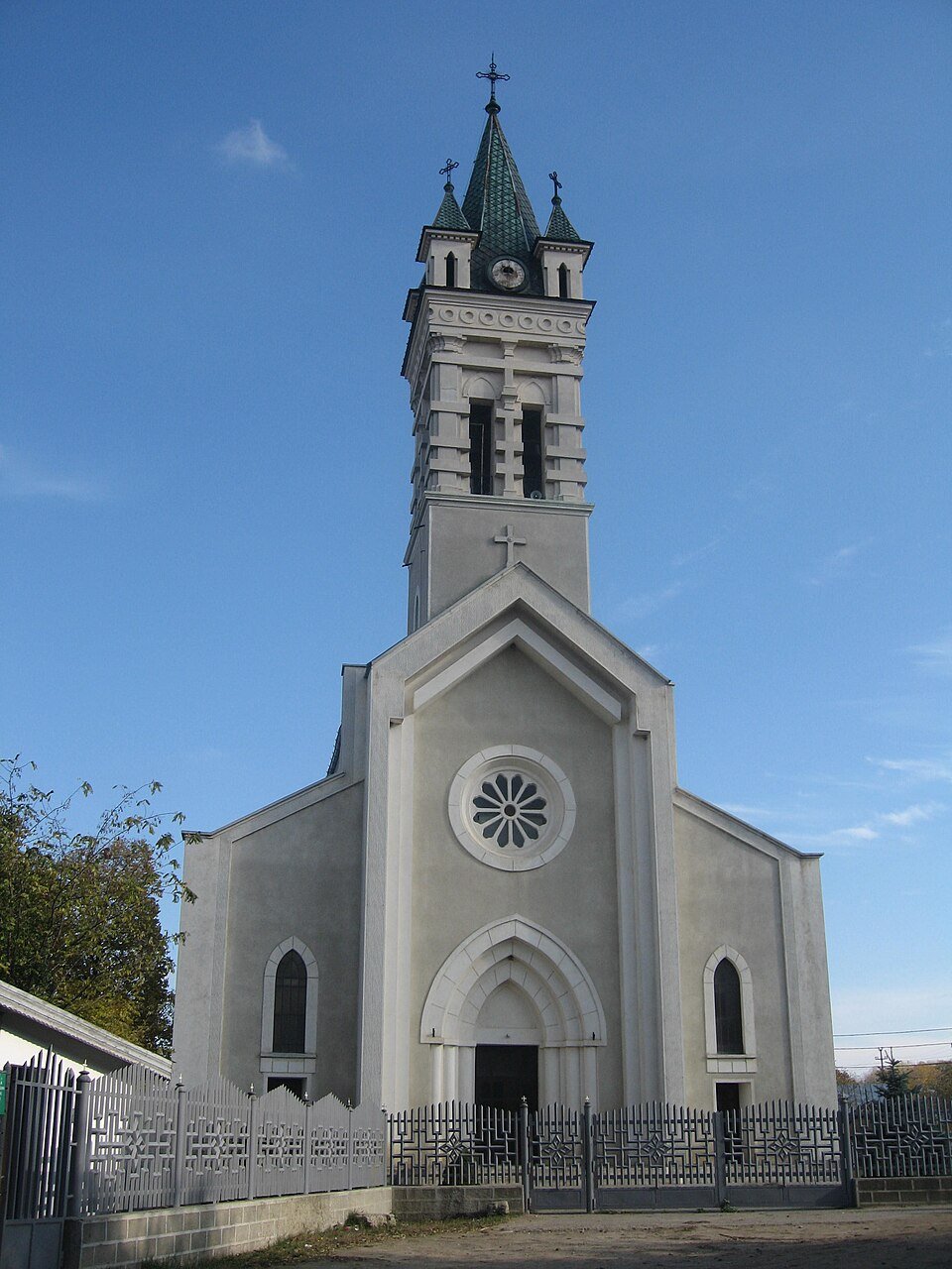 Biserica „Sf. Apostoli Petru și Pavel”