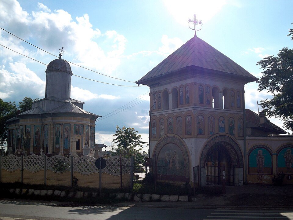 Biserica „Sf. Împărați Constantin și Elena”