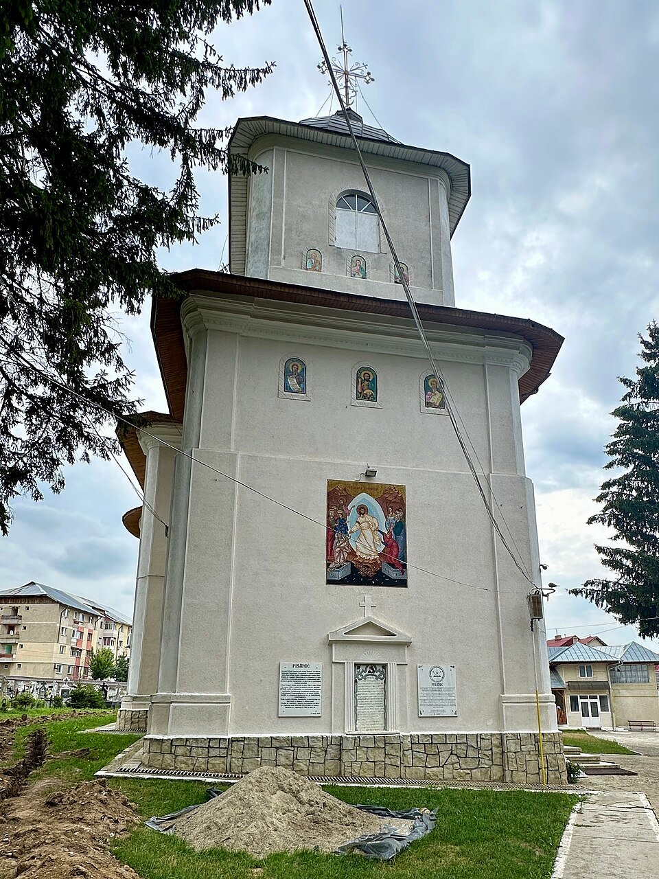 Biserica „Sfânta Înviere“ din Buhuşi