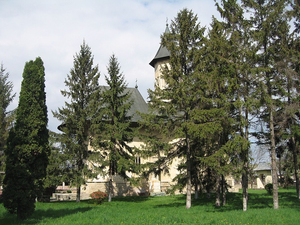 Biserica Sfântul Dumitru din Hârlău