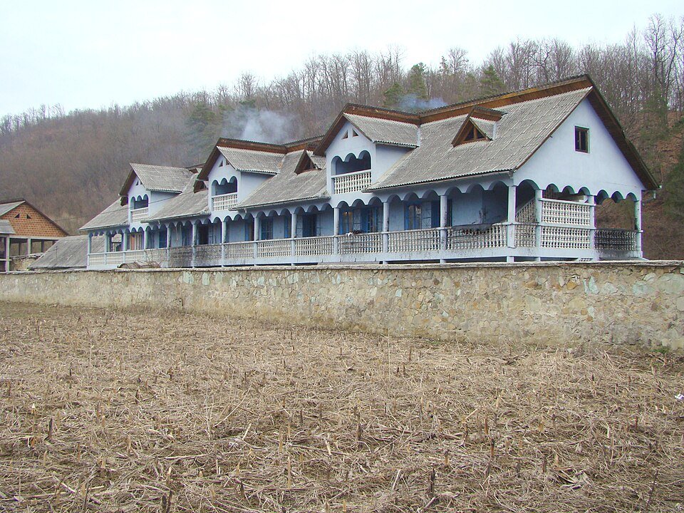 Castelul Karoly, azi mănăstirea ortodoxă „Sf. Împ. Constantin și Elena”